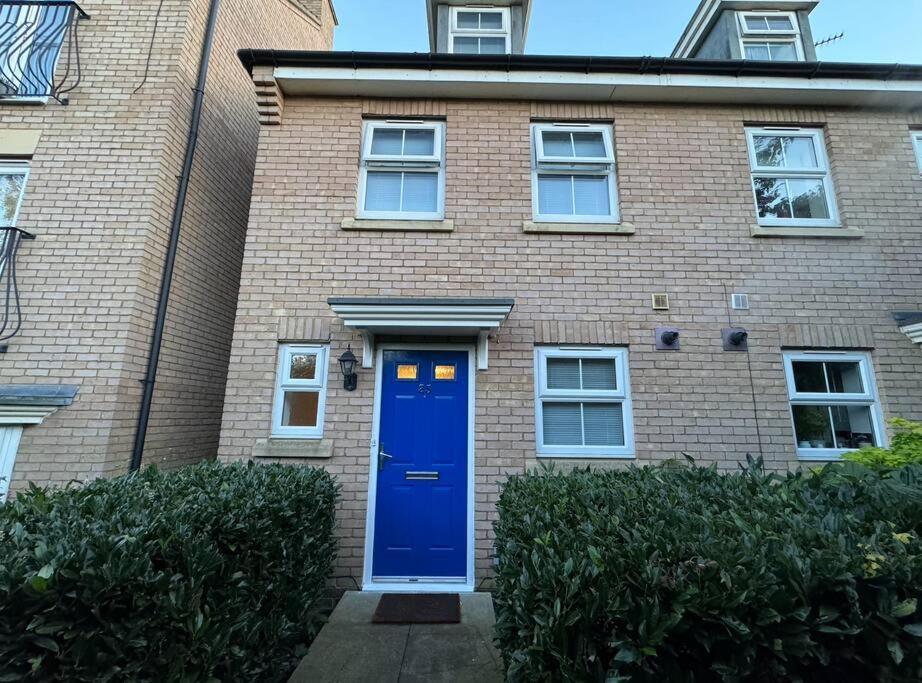 Modern Townhouse - 3 Bed 2.5 Bath 2 Private Gated Parking Villa Wellingborough Exterior photo